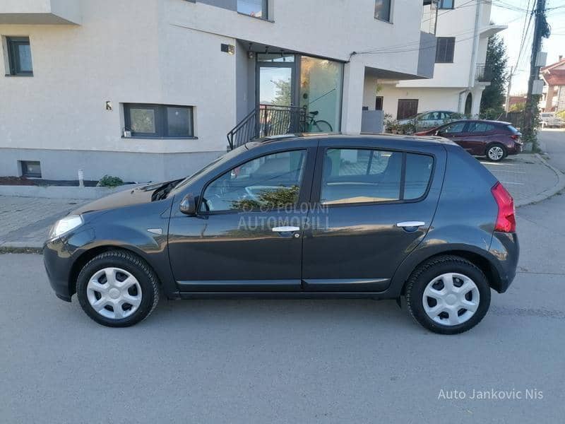 Dacia Sandero 1.6i LAUREAT CH