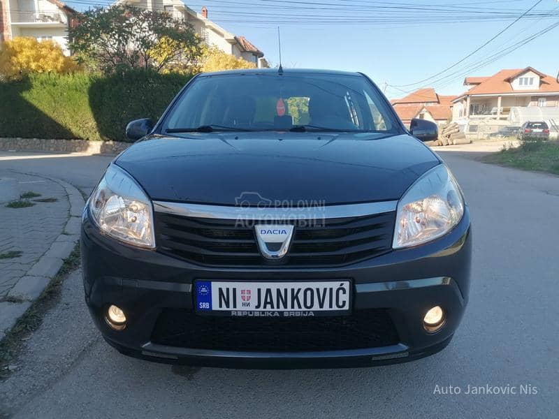 Dacia Sandero 1.6i LAUREAT CH