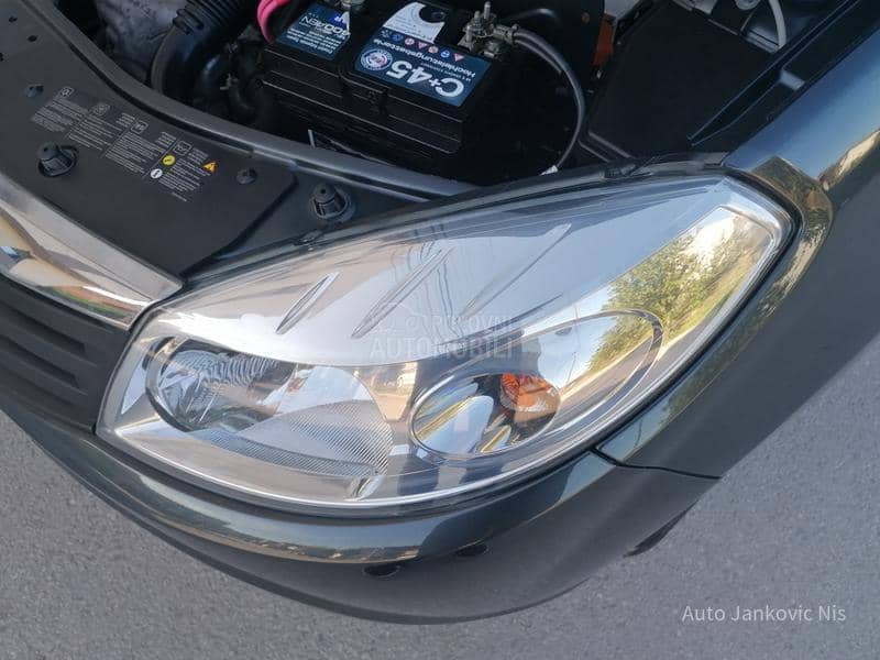 Dacia Sandero 1.6i LAUREAT CH