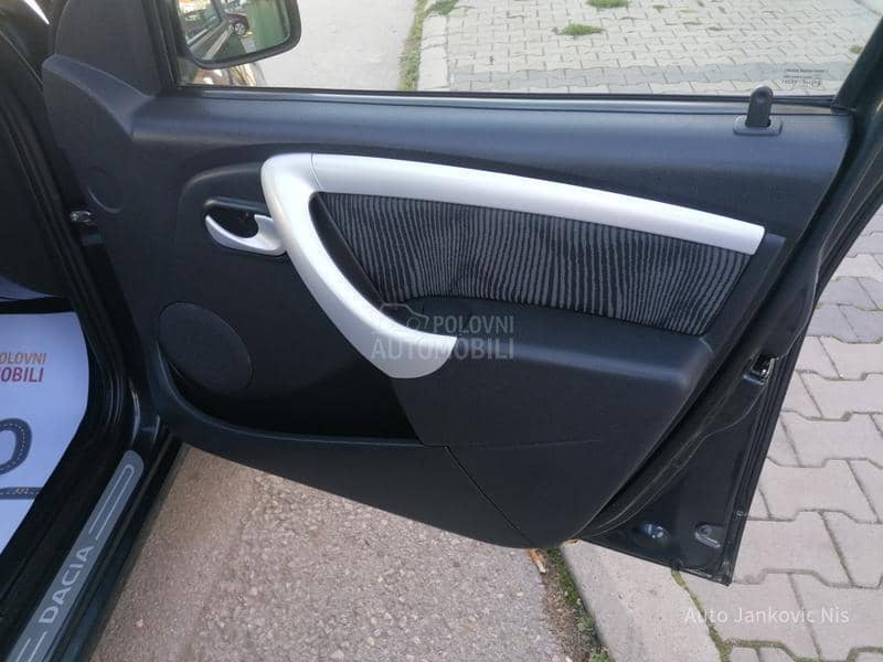 Dacia Sandero 1.6i LAUREAT CH