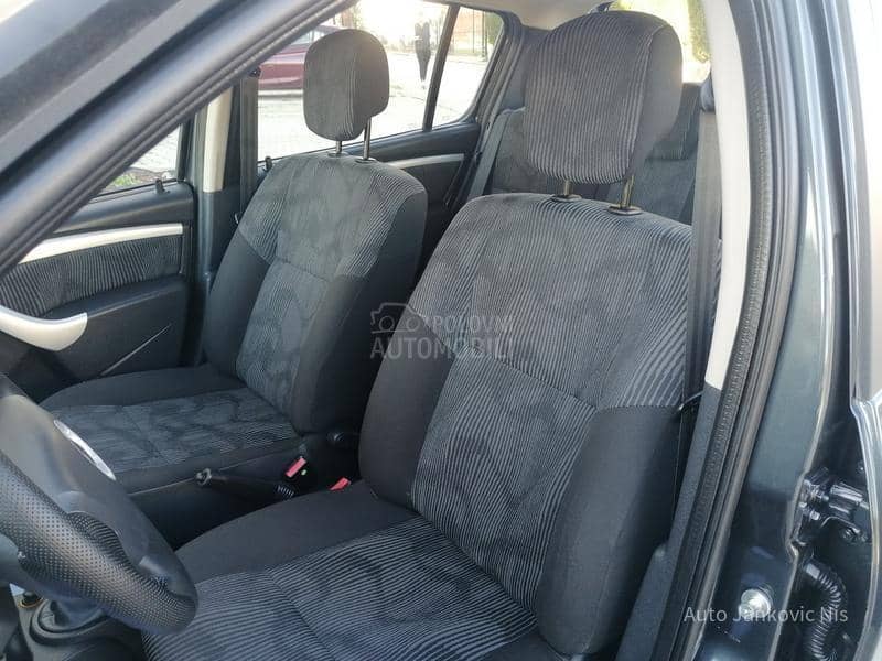 Dacia Sandero 1.6i LAUREAT CH