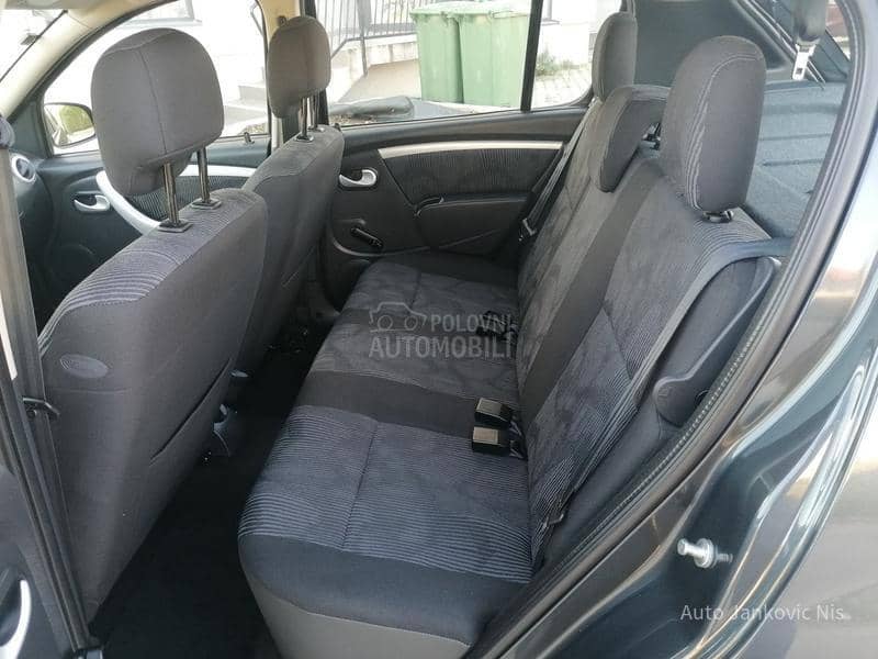 Dacia Sandero 1.6i LAUREAT CH