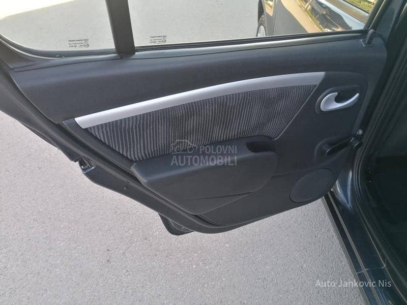 Dacia Sandero 1.6i LAUREAT CH