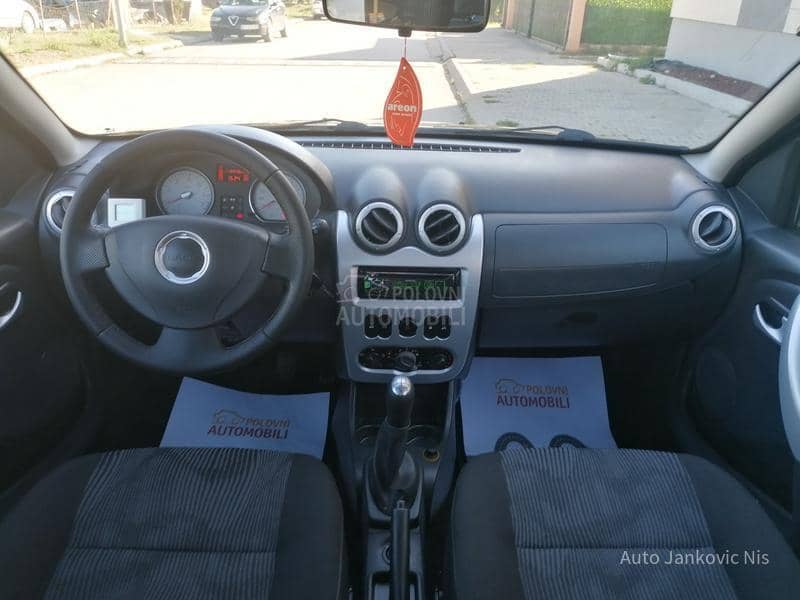 Dacia Sandero 1.6i LAUREAT CH