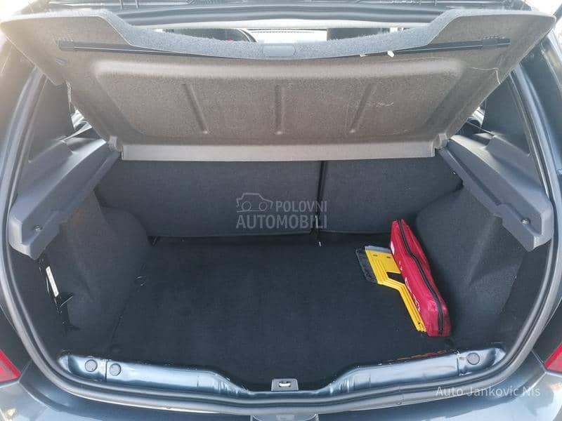 Dacia Sandero 1.6i LAUREAT CH