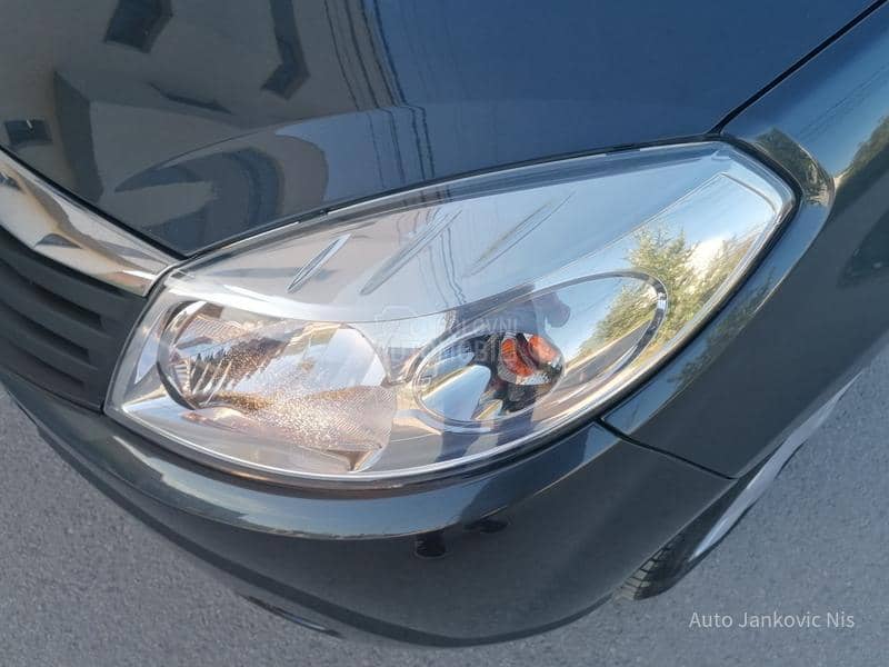 Dacia Sandero 1.6i LAUREAT CH