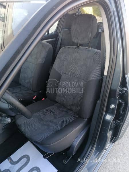 Dacia Sandero 1.6i LAUREAT CH