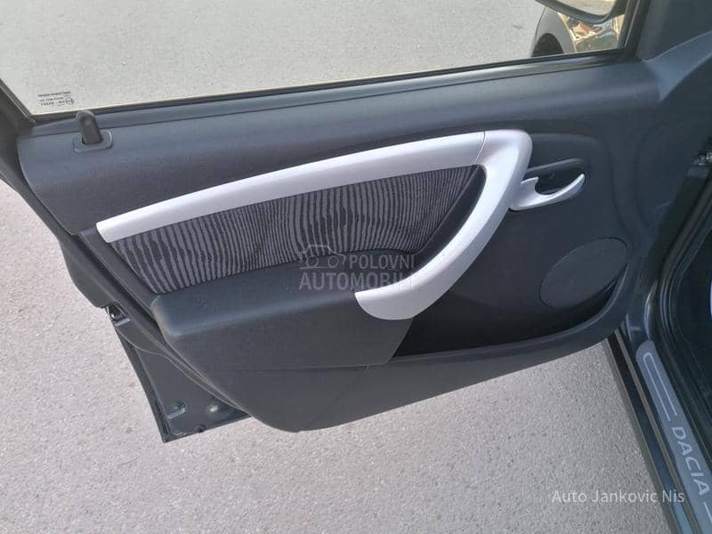 Dacia Sandero 1.6i LAUREAT CH