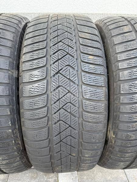 Pirelli 245/40 R19 Zimska