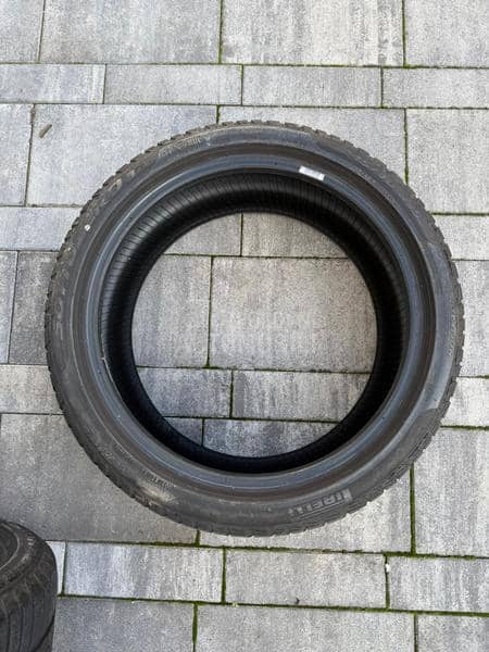 Pirelli 245/40 R19 Zimska