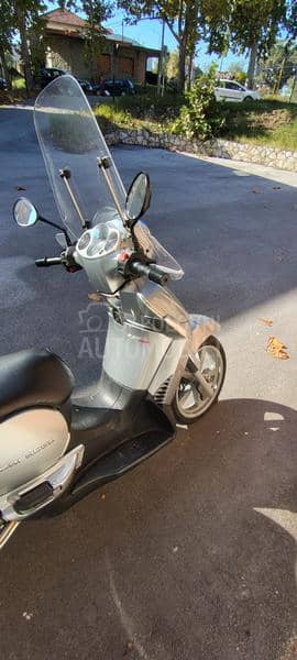 Aprilia Scarabeo 250 i.e.