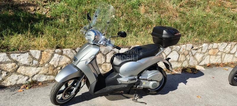 Aprilia Scarabeo 250 i.e.