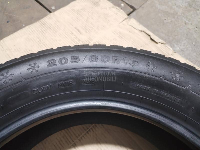 Dunlop 205/60 R16 Zimska