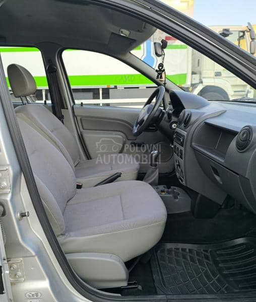 Dacia Logan 1.5 DCI 7 sedista Dacia Logan 1.5 DCI 7 sedista