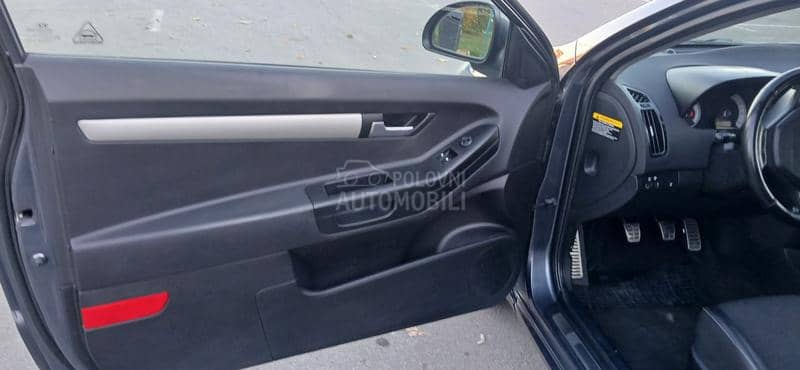 Kia cee`d  Kia cee`d