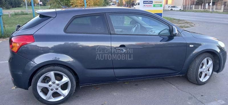 Kia cee`d  Kia cee`d