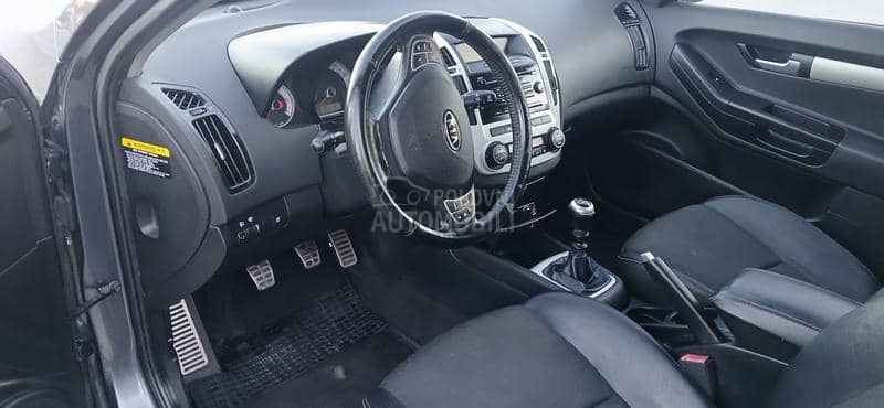 Kia cee`d  Kia cee`d