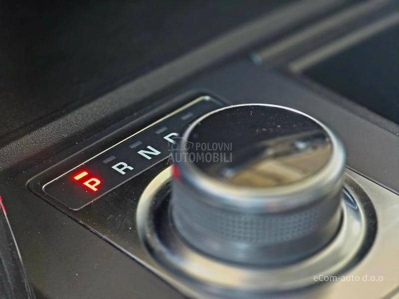 Land Rover Discovery 2.0 SD4 4WD A/T