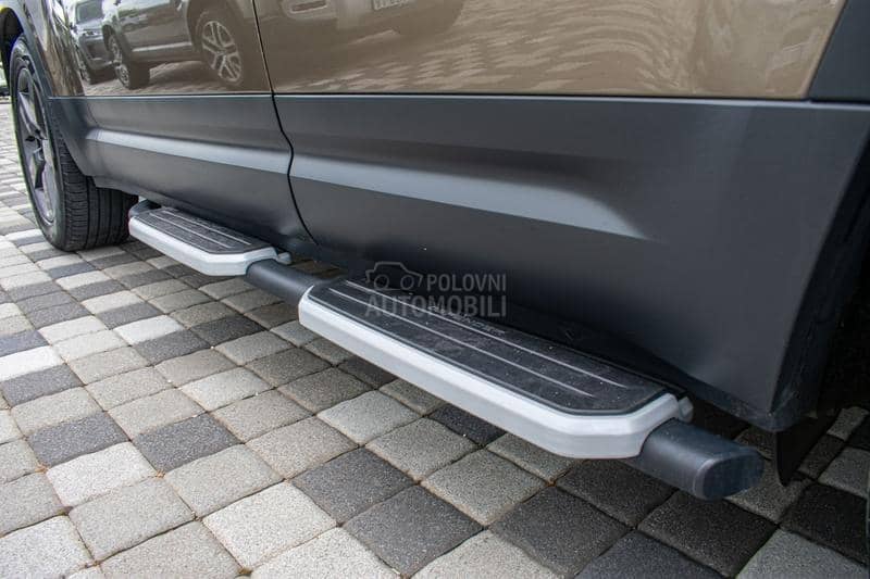 Land Rover Defender SE 250