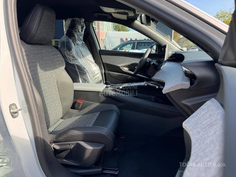 Peugeot 3008 HY Allure 136