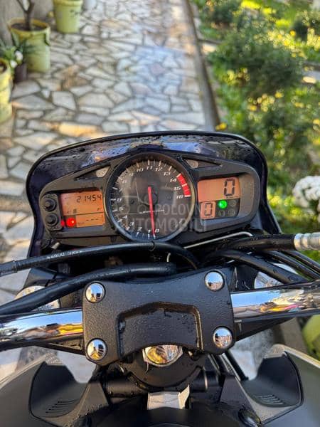 Suzuki GSR 600