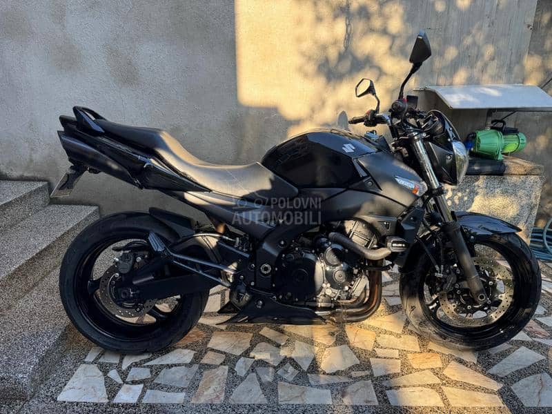 Suzuki GSR 600