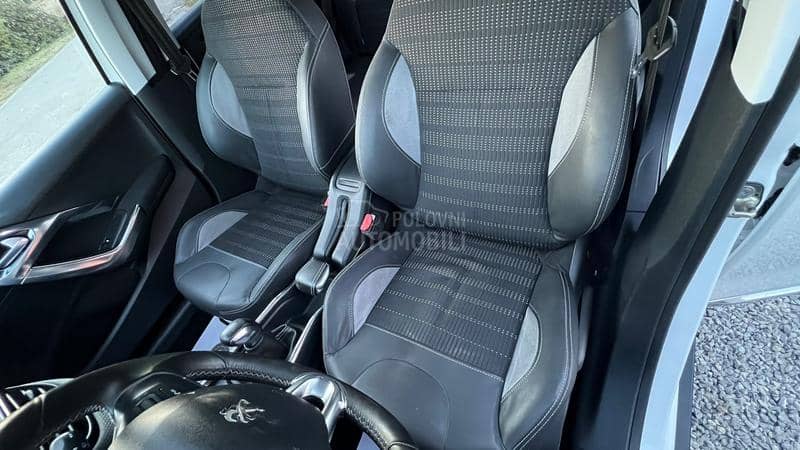Peugeot 2008 1.6 eHdi Allure Peugeot 2008 1.6 eHdi Allure