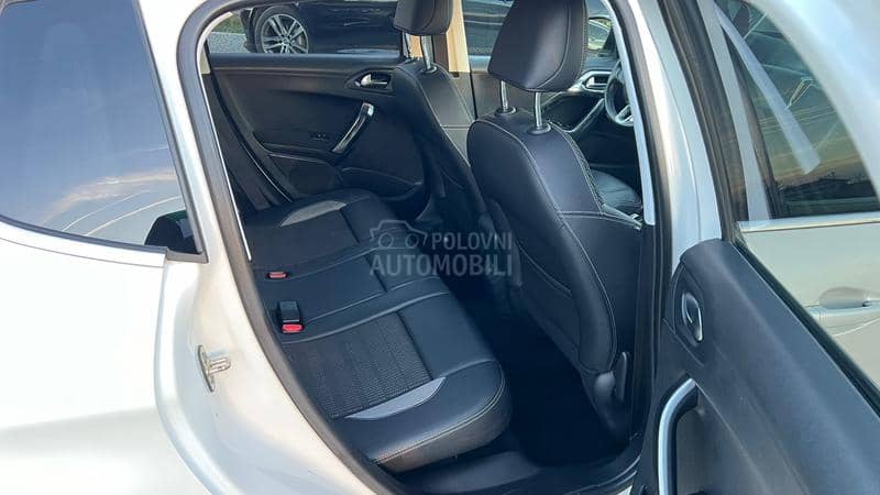 Peugeot 2008 1.6 eHdi Allure Peugeot 2008 1.6 eHdi Allure