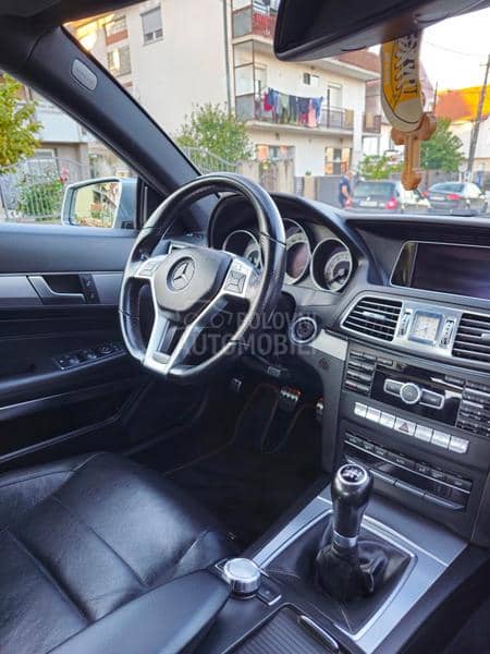 Mercedes Benz E 200 