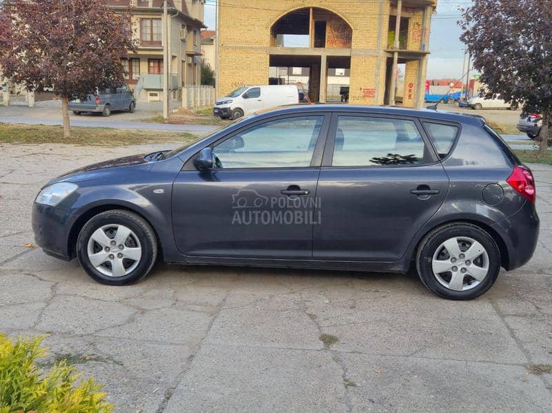 Kia cee`d 1.4 B E N Z Kia cee`d 1.4 B E N Z