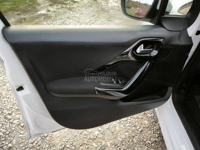 Peugeot 208 1.6 hdi NOV