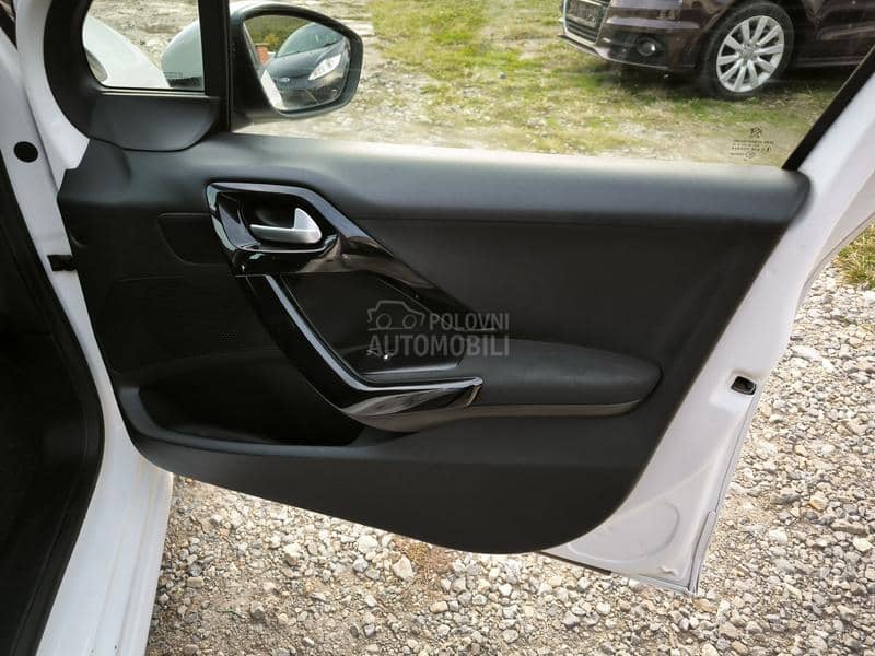 Peugeot 208 1.6 hdi NOV