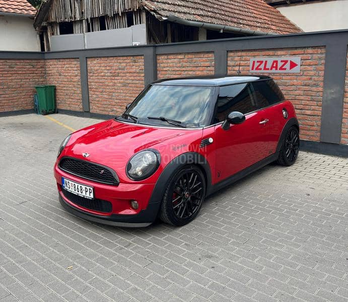 MINI Cooper S AKRAPOVIČ