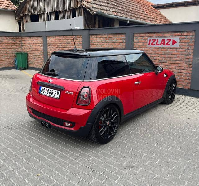 MINI Cooper S AKRAPOVIČ
