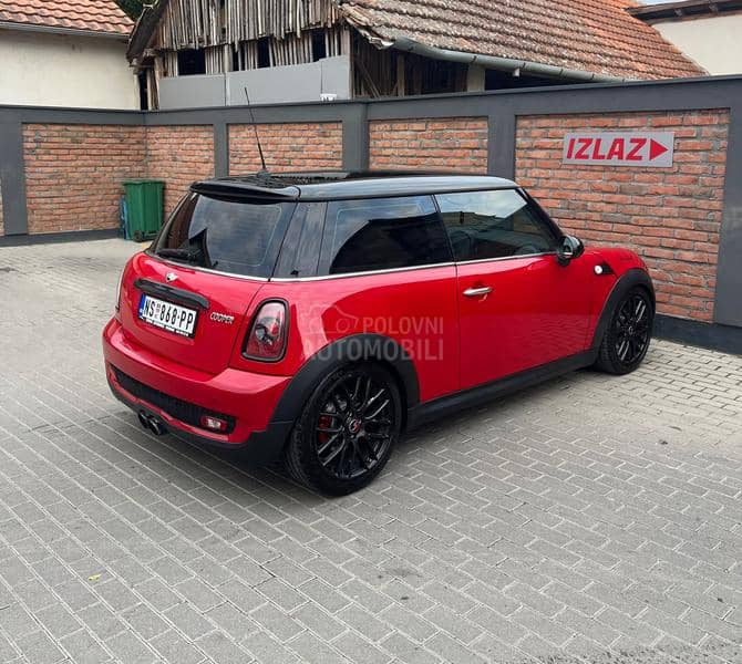 MINI Cooper S AKRAPOVIČ