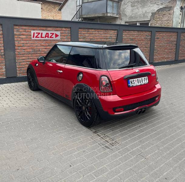 MINI Cooper S AKRAPOVIČ