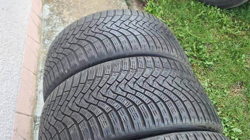 Falken 255/35 R21 Zimska