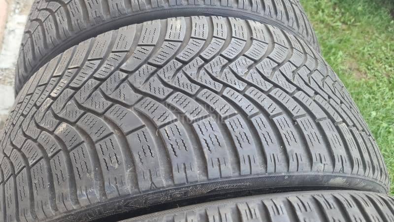 Falken 255/35 R21 Zimska