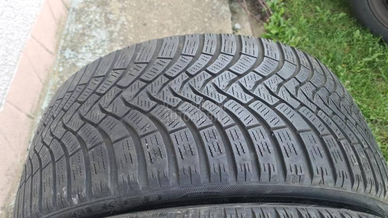 Falken 255/35 R21 Zimska
