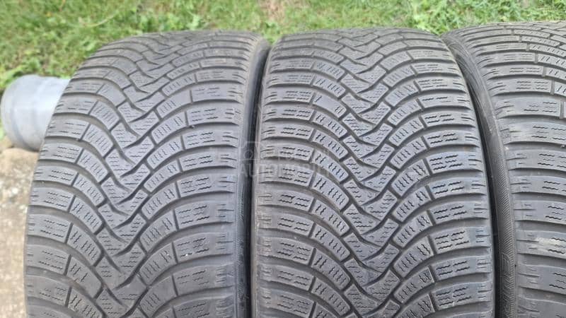Falken 255/35 R21 Zimska