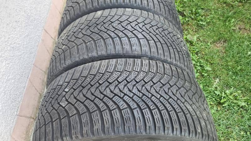 Falken 255/35 R21 Zimska
