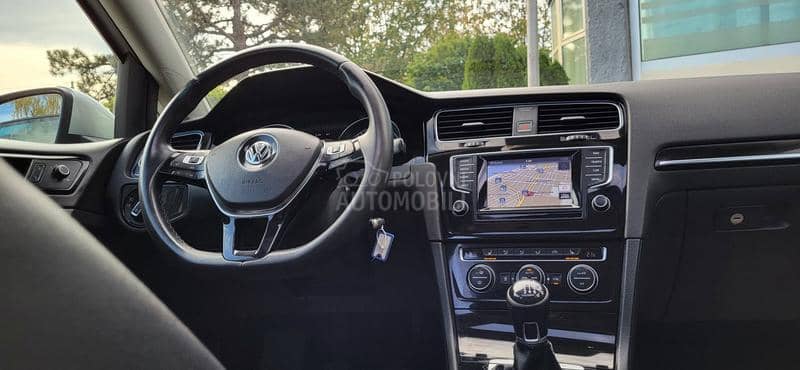 Volkswagen Golf 7 PANO/LED/HIGHLINE Volkswagen Golf 7 PANO/LED/HIGHLINE