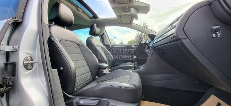 Volkswagen Golf 7 PANO/LED/HIGHLINE Volkswagen Golf 7 PANO/LED/HIGHLINE