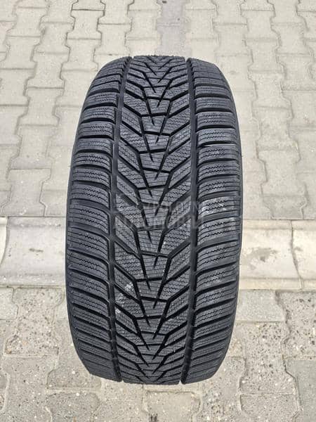 Hankook 235/40 R19 Zimska