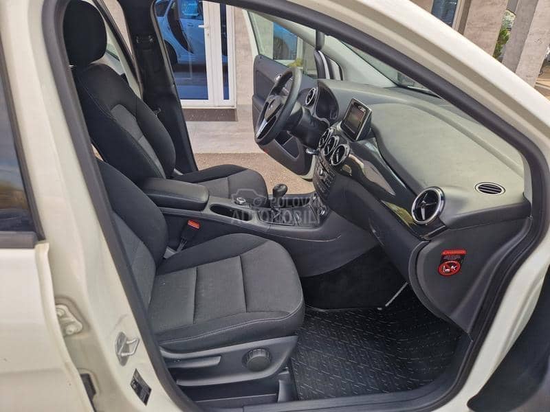 Mercedes Benz B 180 EXECUTIVE