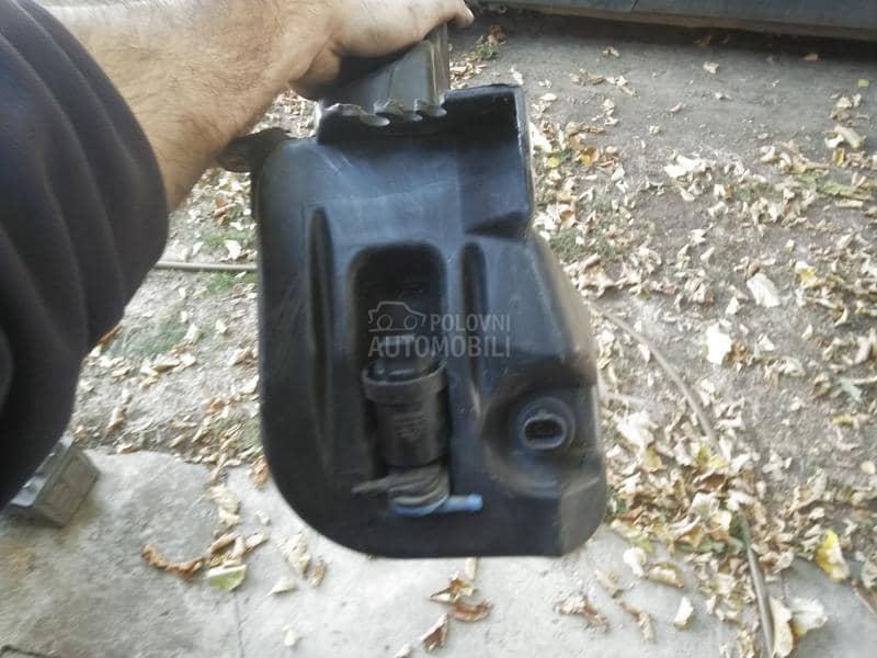 Posuda brisaca sa prskalicama