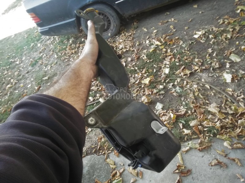 Posuda brisaca sa prskalicama