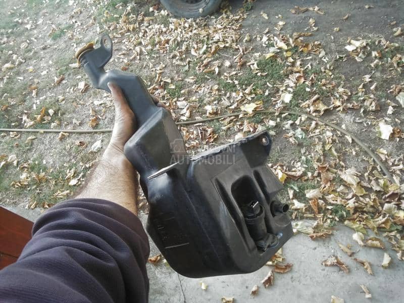 Posuda brisaca sa prskalicama