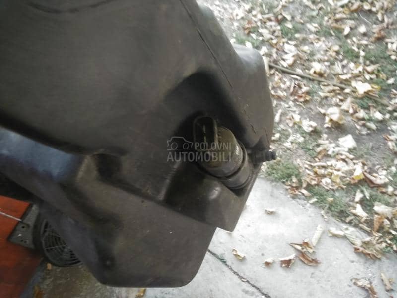 Posuda brisaca sa prskalicama