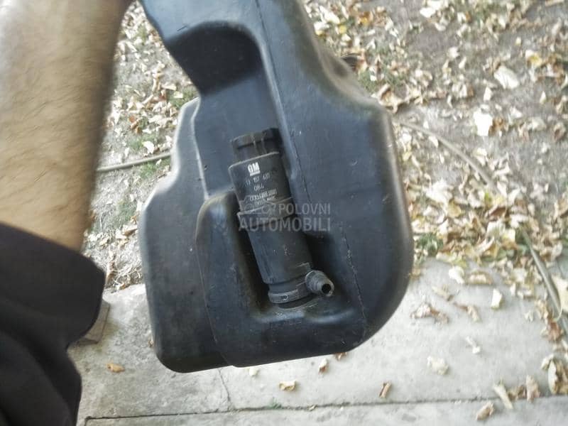 Posuda brisaca sa prskalicama